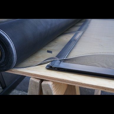 清水区で網戸の張替のご依頼をいただいている金沢屋由比店をご利用ください